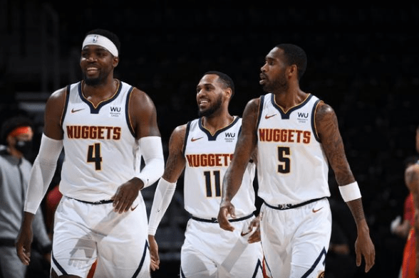 记者：德容缺席巴萨今天训练，是否出战阿拉维斯存在疑问（德容未参加巴萨今日训练，能否出战阿拉维斯成疑）