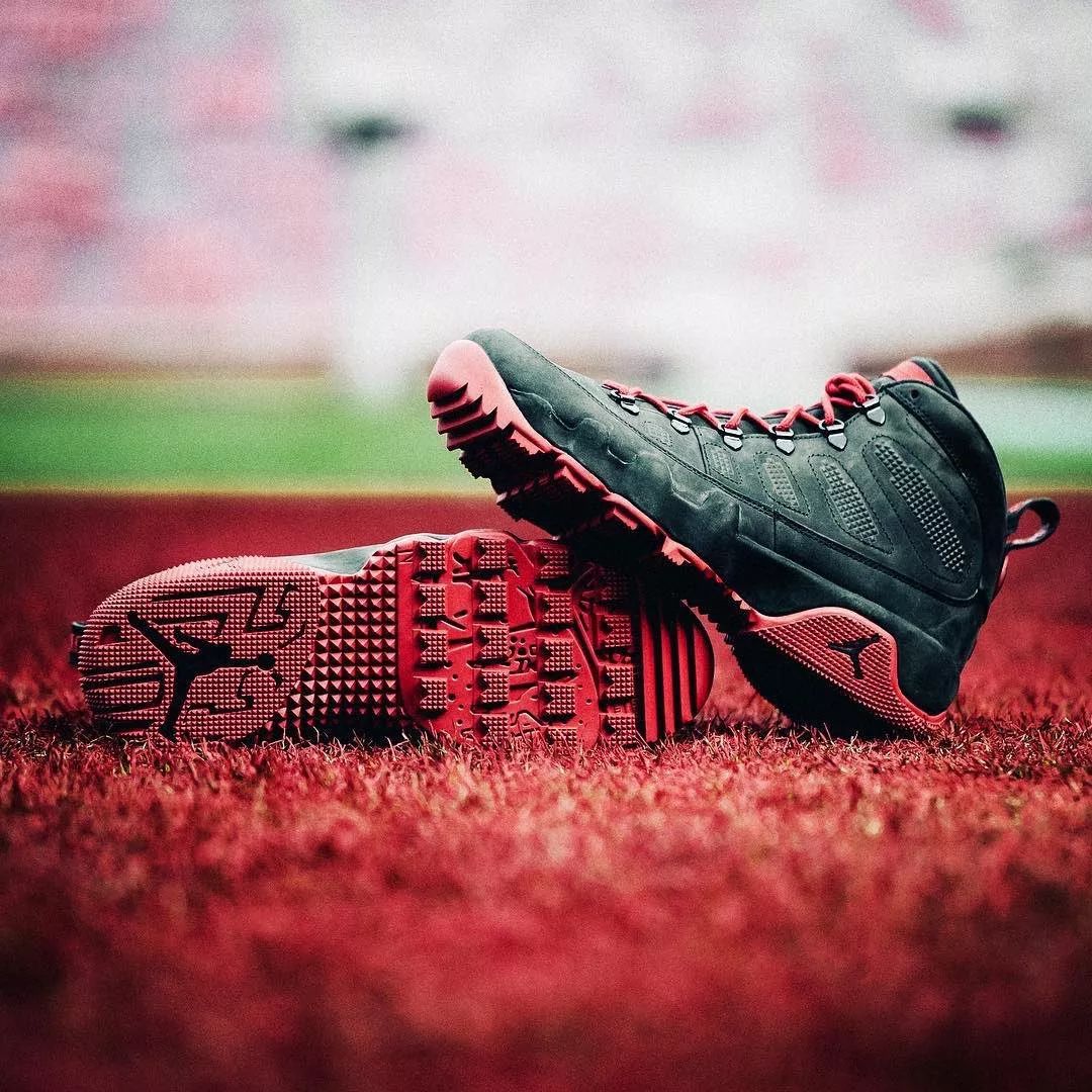 球队连胜势头强劲，排名稳步上升（球队势如破竹豪取连胜，积分榜排名稳步攀升）