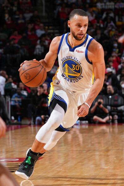 萨拉赫落选！利物浦仅19人出征欧冠 纯血边锋只剩1人（萨拉赫无缘欧冠名单！利物浦仅带19人出征 纯血边锋仅剩一位）