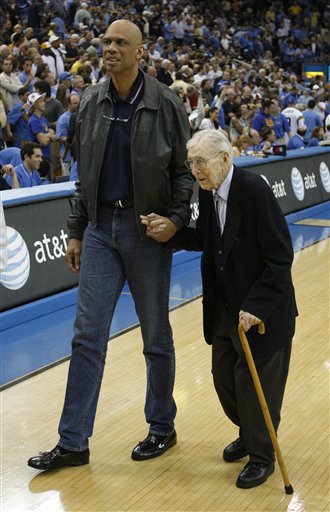 菲尔米诺：我很喜欢维尼修斯，但利物浦对阵皇马我希望红军赢（菲尔米诺：欣赏维尼修斯，但对阵皇马仍盼红军取胜）